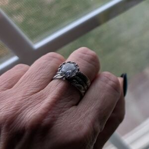 Sterling Silver Ring 💍 Cubic Zirconia I think ? ,,, Size 7 Absolutely Gorgeous